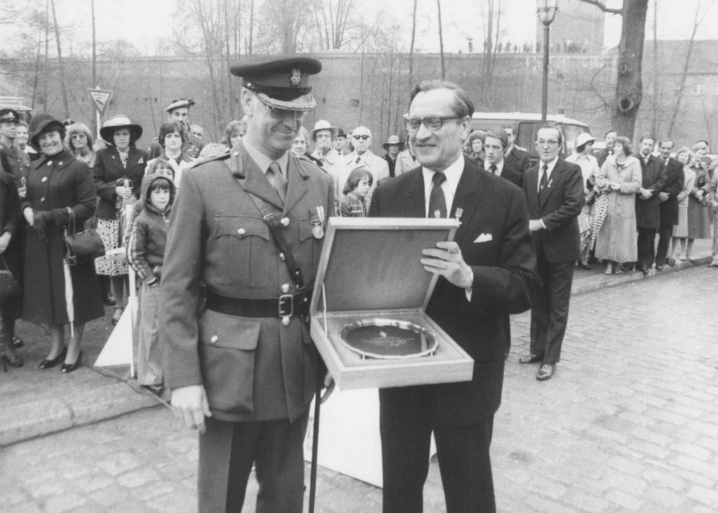 Verleihung der Ehrenbezeichnung "Freedom of Spandau" an die 14. Berliner Feldwerkstatteinheit "REME", 1978