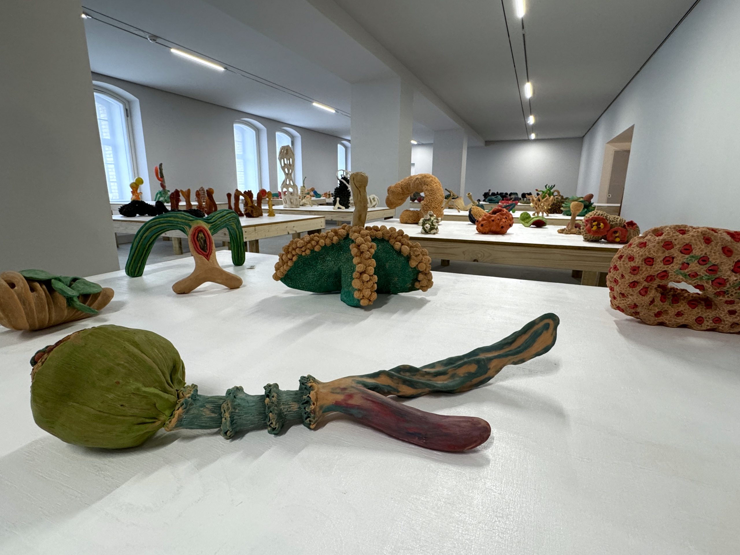 Abstrakte bunte Kunstwerke aus Knete von Reiner Maria Matysik.